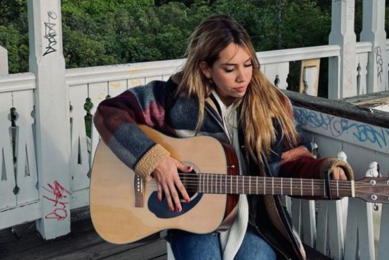 Cantante de Gaby’s se queda sin trabajo por quejas de extranjeros