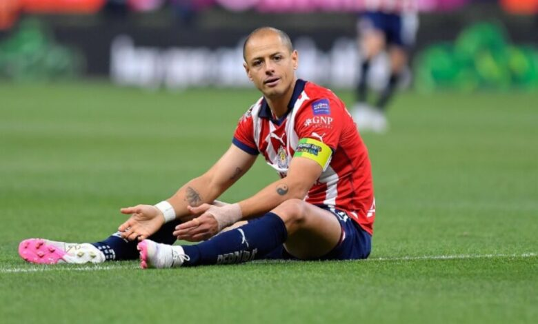 Héctor Huerta duda de la baja del «Chicharito» Hernández