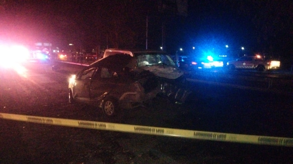 Mueren dos personas tras choque de Taxi del Aeropuerto y vehículo sedán en la 45 sur
