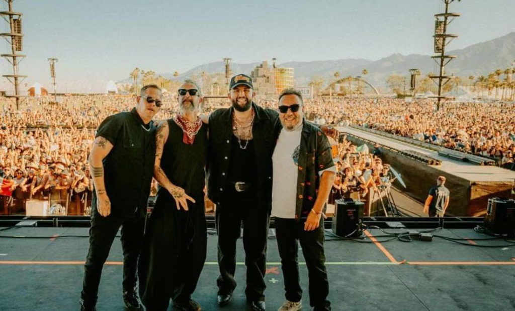 Carin León y Molotov protestan con «Frijolero» en el Coachella