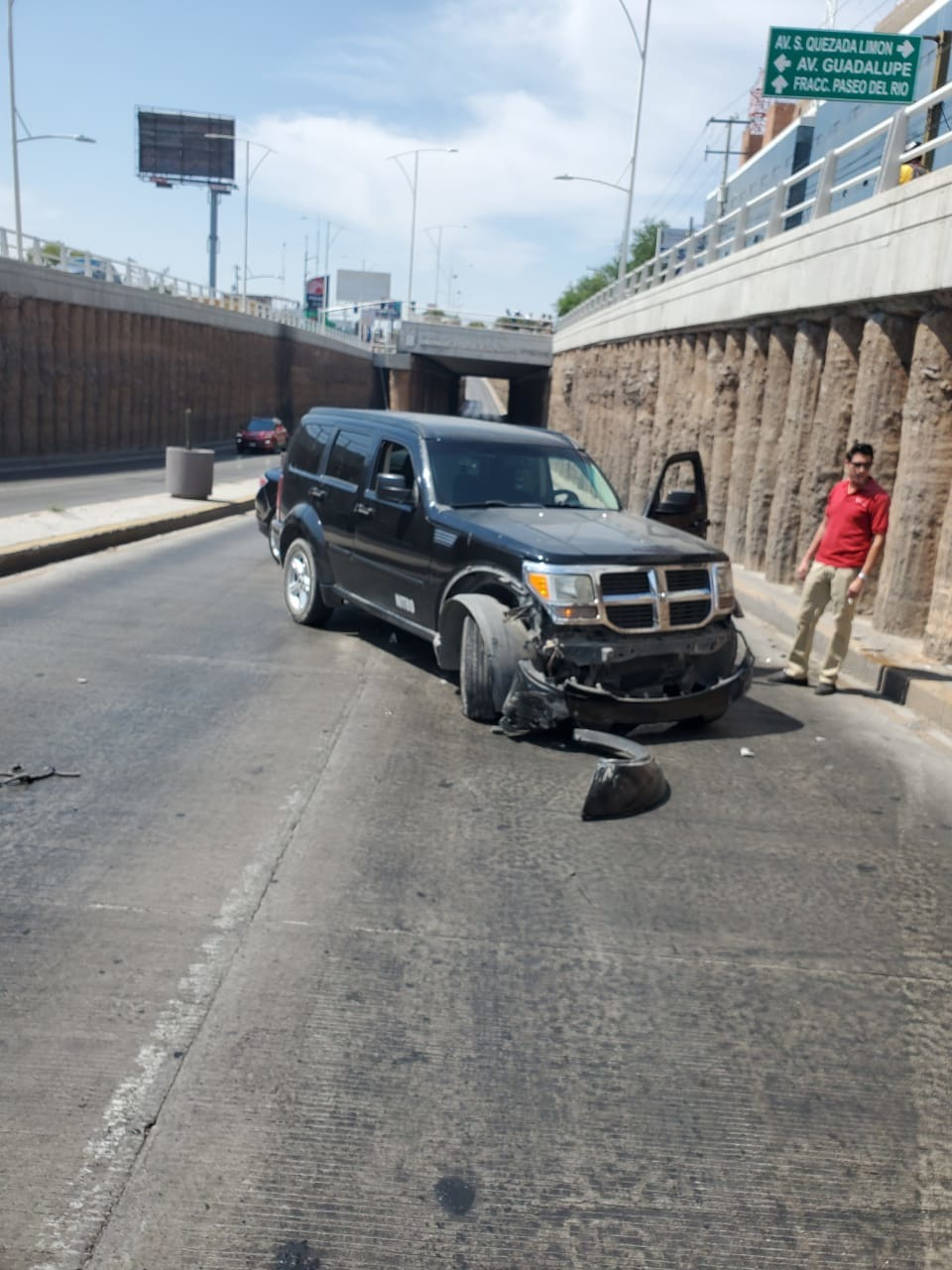 Accidente en el paso a desnivel de Salvador Quezada Limón y Segundo Anillo