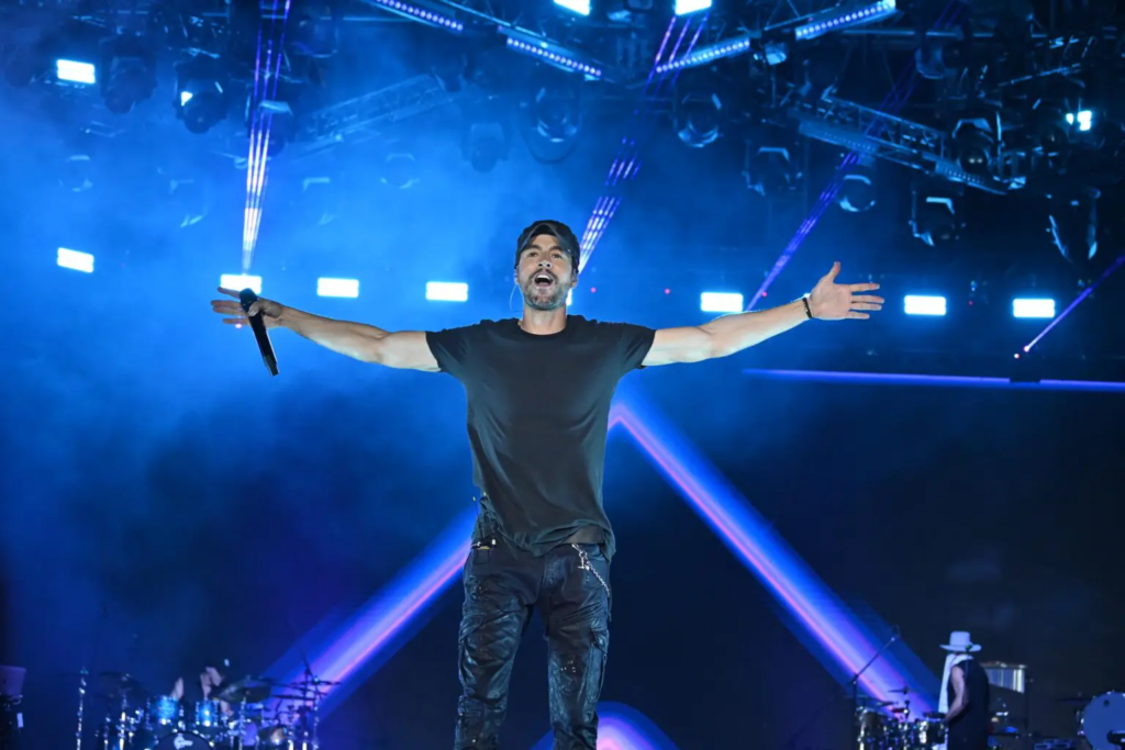 Enrique Iglesias enciende el Foro de las Estrellas con sus mejores éxitos