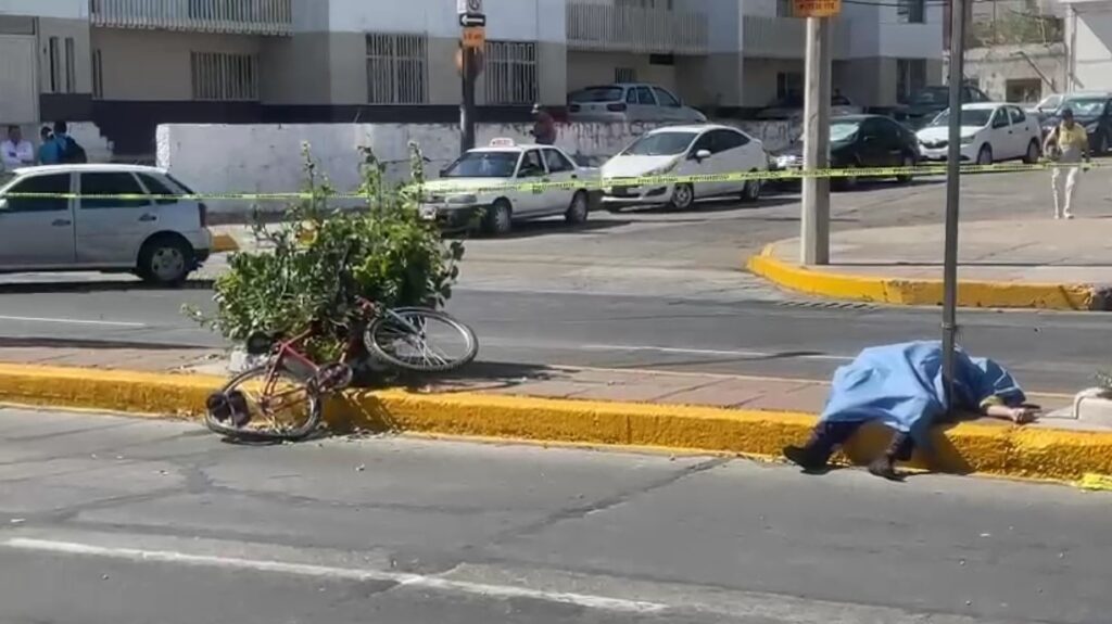 Ciclista adulto mayor murió embestido por un agente ministerial sobre López Mateos