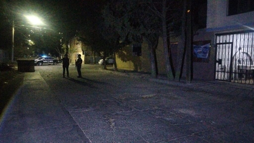 Intentaron ejecutar a balazos a un presunto delincuente en su casa en “La Barranca”