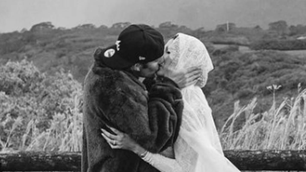 Hailey Baldwin, esposa de Justin Bieber, espera su primer hijo