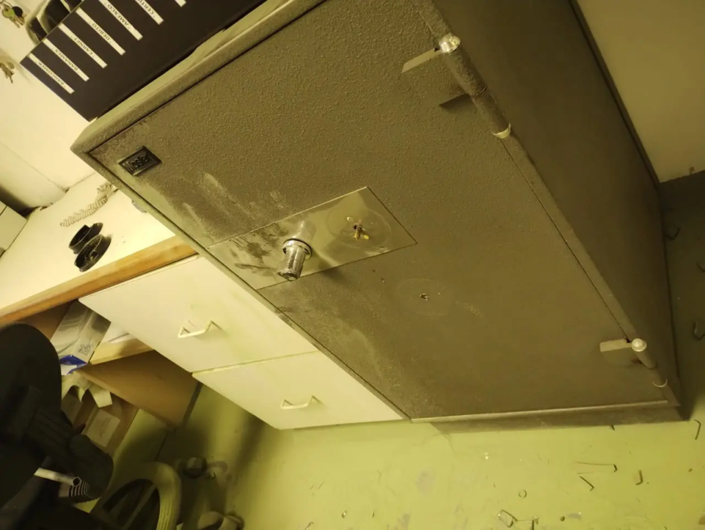 Desleal empleado intentó abrir la caja fuerte de la tienda en la que trabajaba