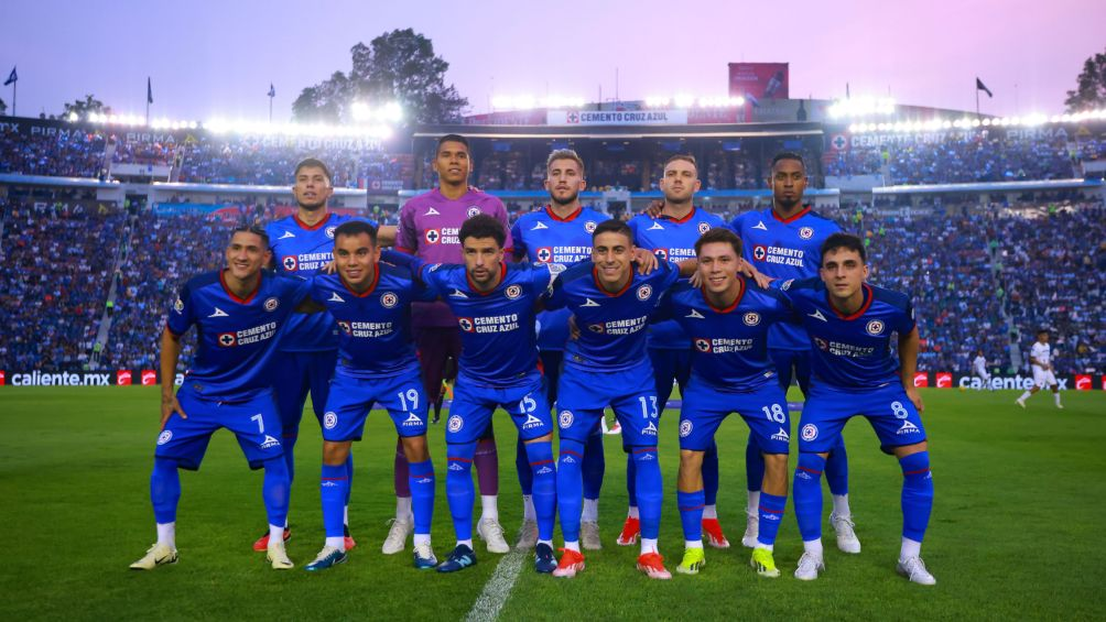 Cruz Azul rinde homenaje a Paco Villa en Ciudad de los Deportes