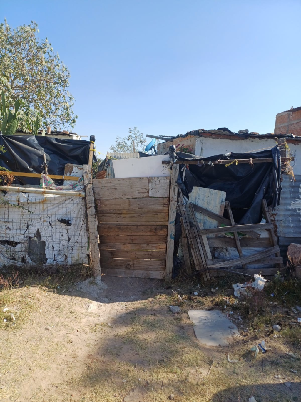 Hombre fue encontrado muerto en un predio del fraccionamiento Ciudad Gótica