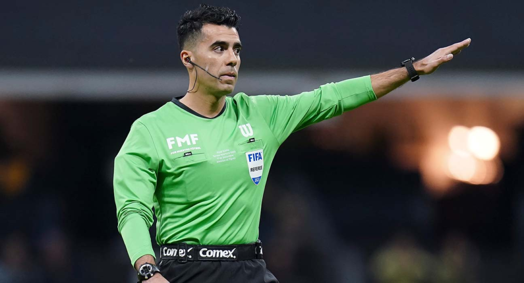 «Cuidado con el arbitraje», advierte David Faitelson a Cruz Azul