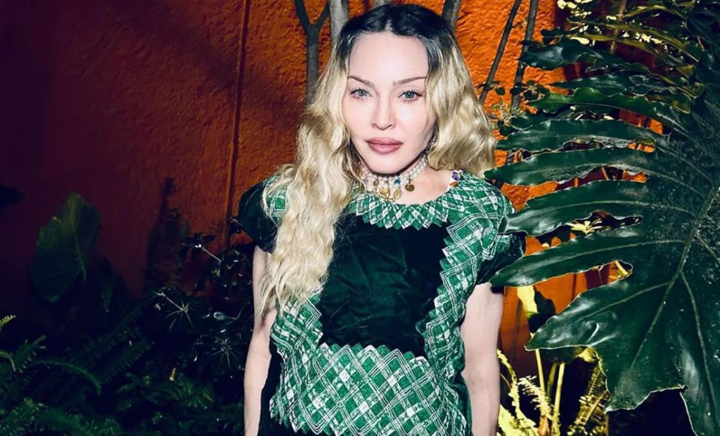 Madonna causa polémica tras usar la ropa de Frida Kahlo