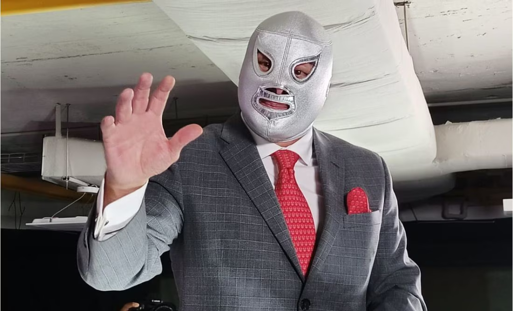Hijo del Santo anuncia su gira de despedida donde apostará su máscara