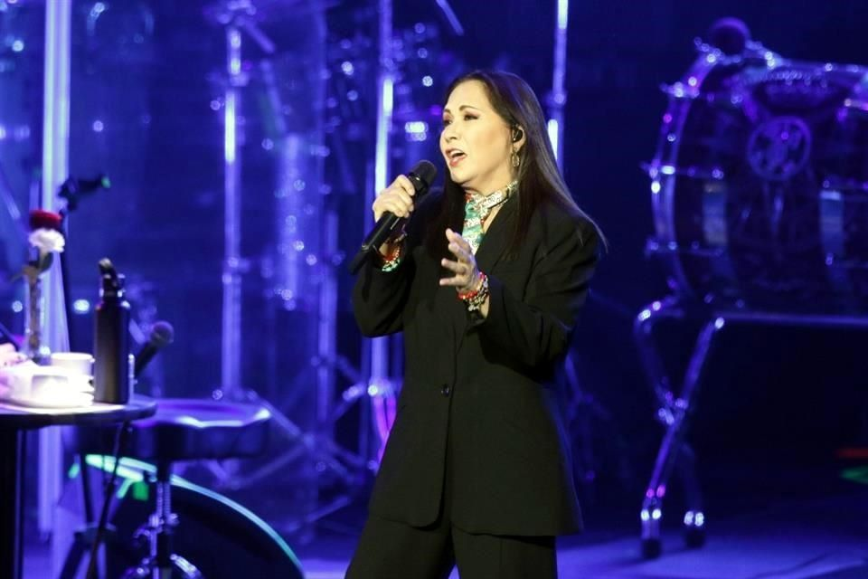 Ana Gabriel pospone conciertos en Latinoamérica por neumonía
