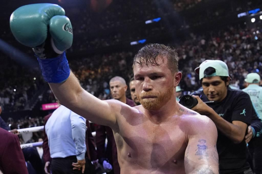 “Canelo” Álvarez derrota a Jaime Munguía por decisión