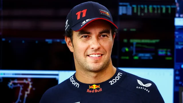 Checo Pérez brinca al cuarto lugar en el GP de Miami; una sanción a Carlos Sainz le favoreció al mexicano