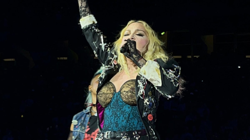 Acuden 1 millón 600 mil brasileños al concierto gratuito de Madonna