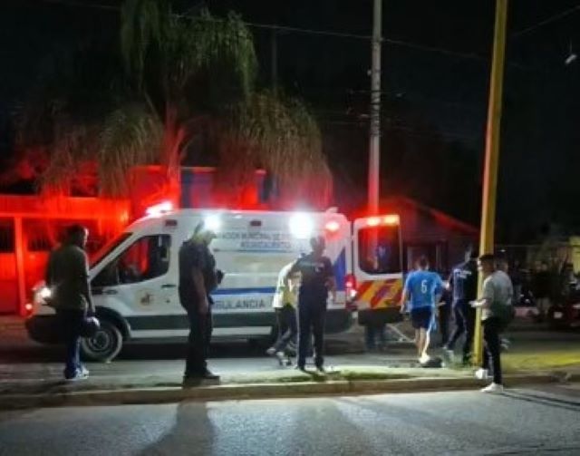 Joven sufrió caída de su motocicleta en la avenida Gabriela Mistral y resultó con lesiones graves