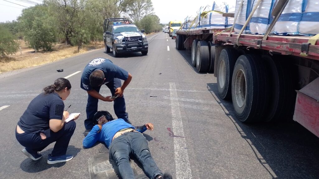 Repartidor de refaccionaria resultó lesionado tras accidente en Pabellón de Arteaga