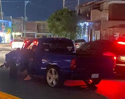 Policías viales detuvieron a ebrio conductor que chocó contra un poste de luz en Haciendas de Aguascalientes