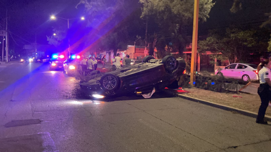 Conductor ebrio vuelca aparatosamente en Santa Anita