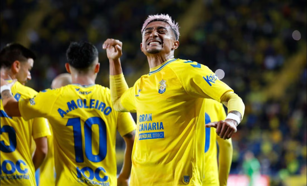 Julián Araujo se despide de Las Palmas para volver al Barcelona