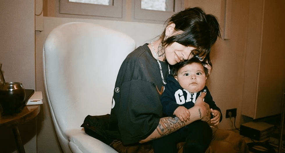 Cazzu, al natural, publica foto con su hija Inti y enternece las redes