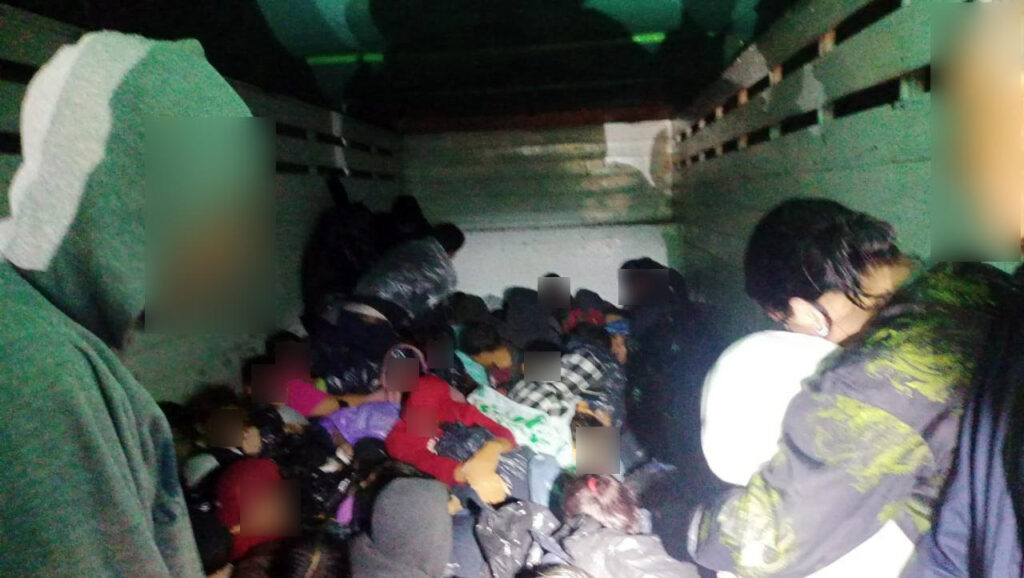 En Zacatecas detuvieron a 4 “polleros” que transportaban 81 migrantes de Aguascalientes a Saltillo