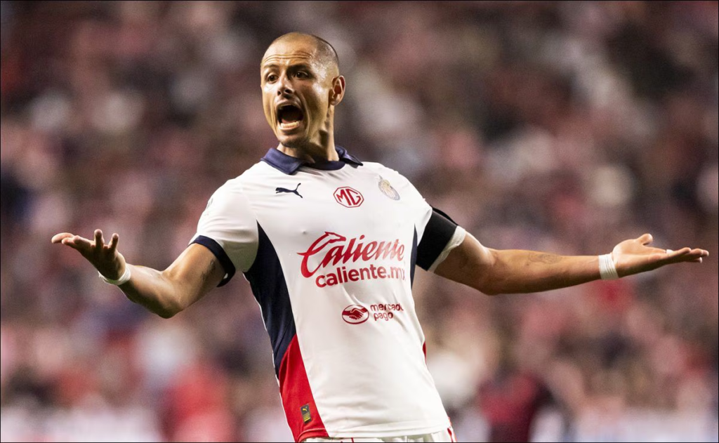 «Chicharito» Hernández es captado discutiendo con sus compañeros