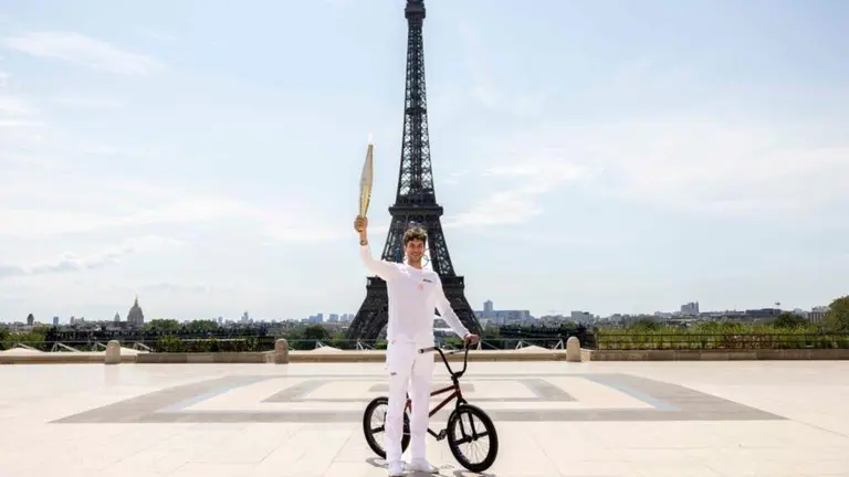 Llama Olímpica llega a París y termina su recorrido