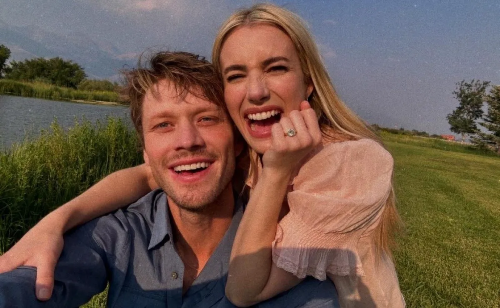 Emma Roberts y su novio se comprometen tras 2 años de noviazgo