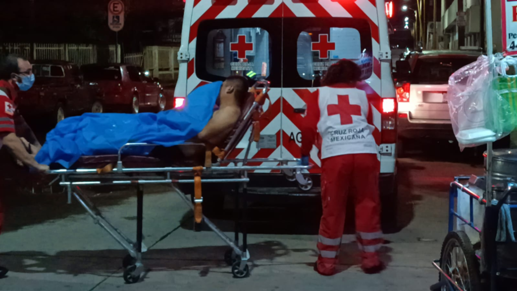 Joven intensa suicidarse prendiéndose fuego