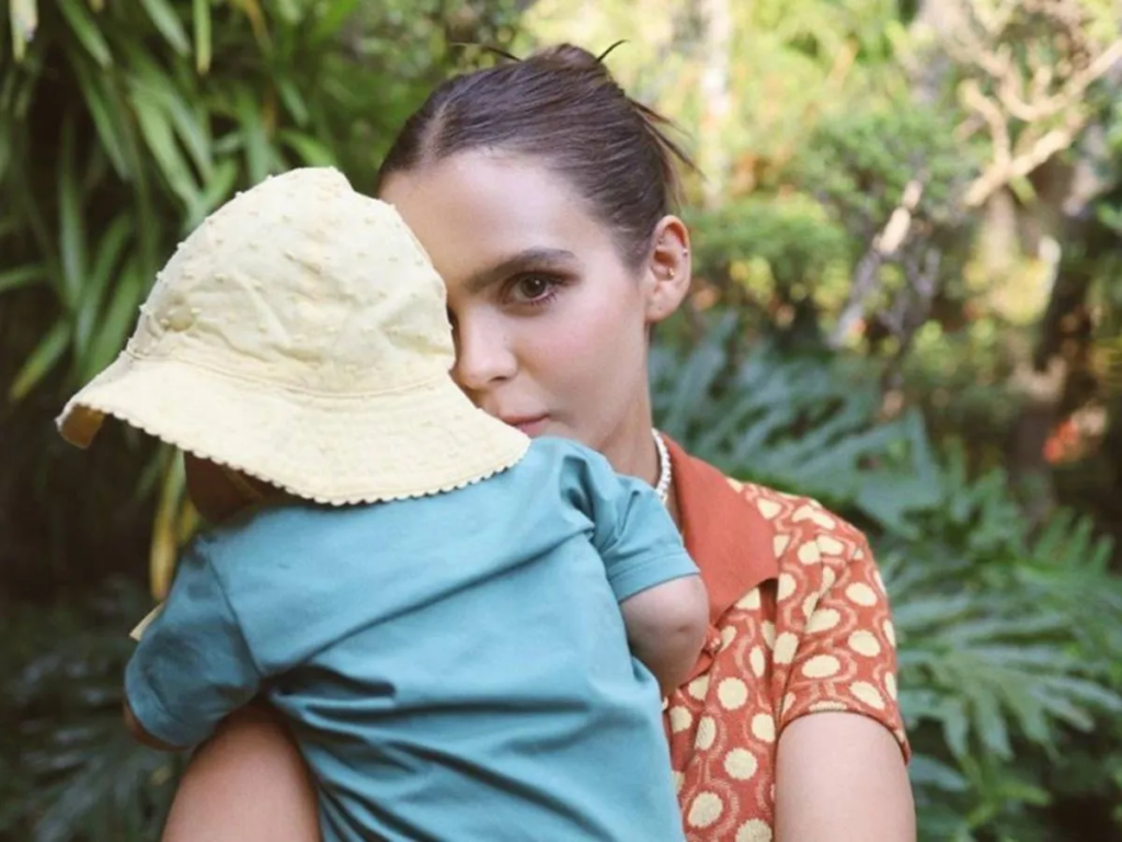 Yuya critica a pasajeros de avión enfadados con llanto de su bebé