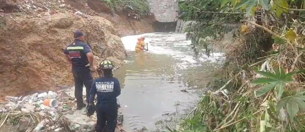 Ya fue identificado el hombre que fue arrastrado por la corriente en Las Cumbres