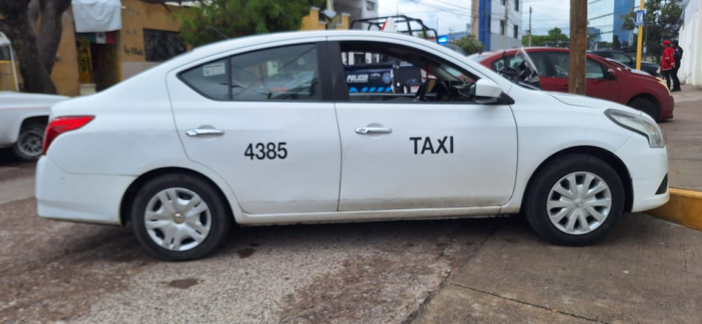 Detienen a taxista que llevaba droga y armas blancas en Vistas de Oriente