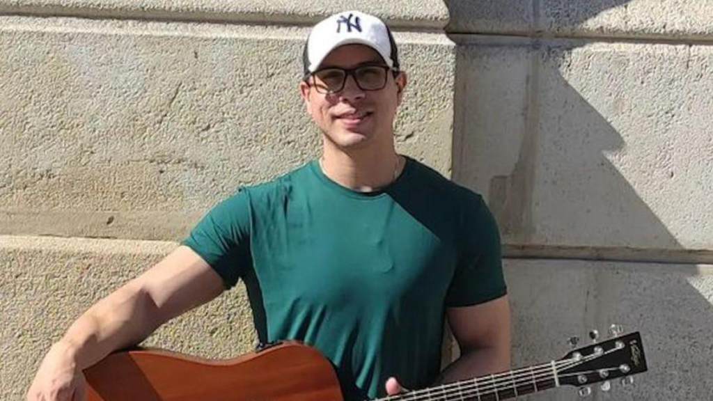 ¿Quién era Ayres Sasaki, cantante que murió por descarga eléctrica?