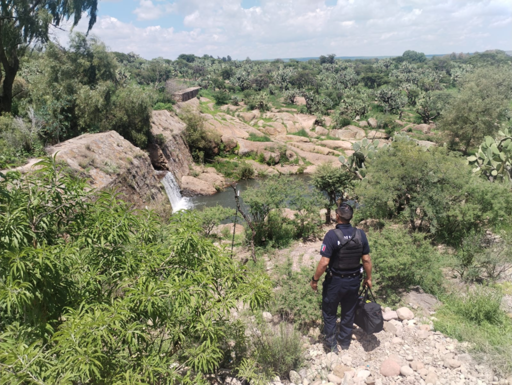 Hombre casi se ahoga en bordo de San José de Gracia