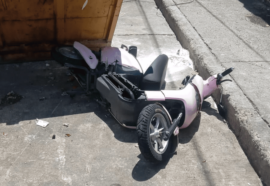 Mujeres que viajaban en motoneta son arrolladas en el Morelos II