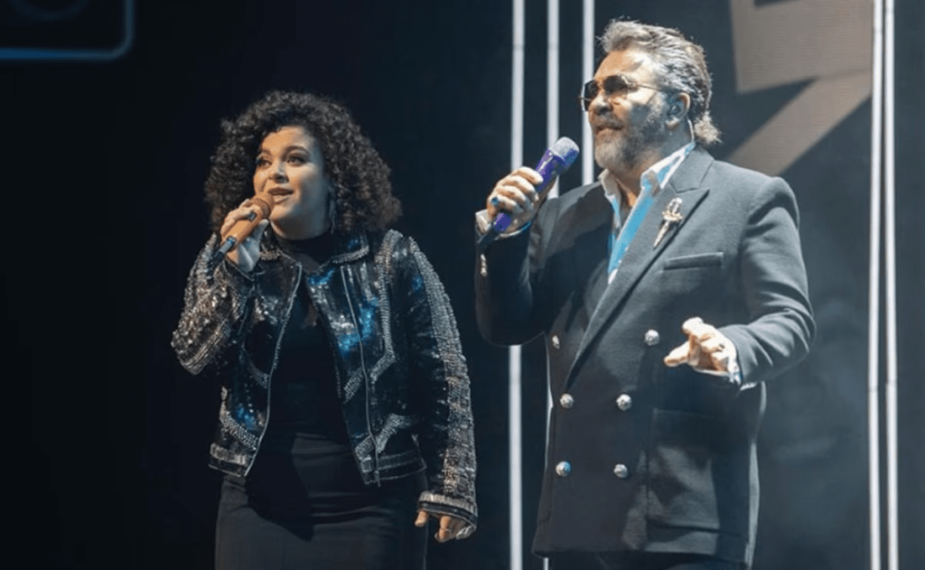 Lucero Mijares sale en defensa de su papá tras críticas a sus zapatos