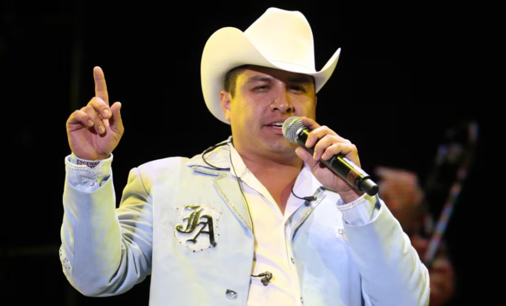 Julión Álvarez, víctima de acoso: sufre tocamiento indebido de fan