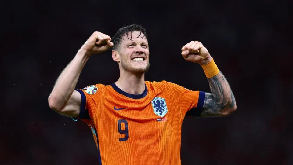 Países Bajos sufre, pero va a semifinales: vence 2-1 a Turquía