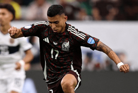 Ecuador avanza tras igualar sin goles con México