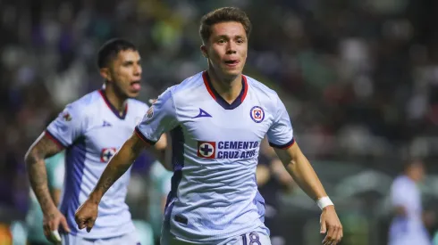 Rodrigo Huescas se despide de la afición de Cruz Azul