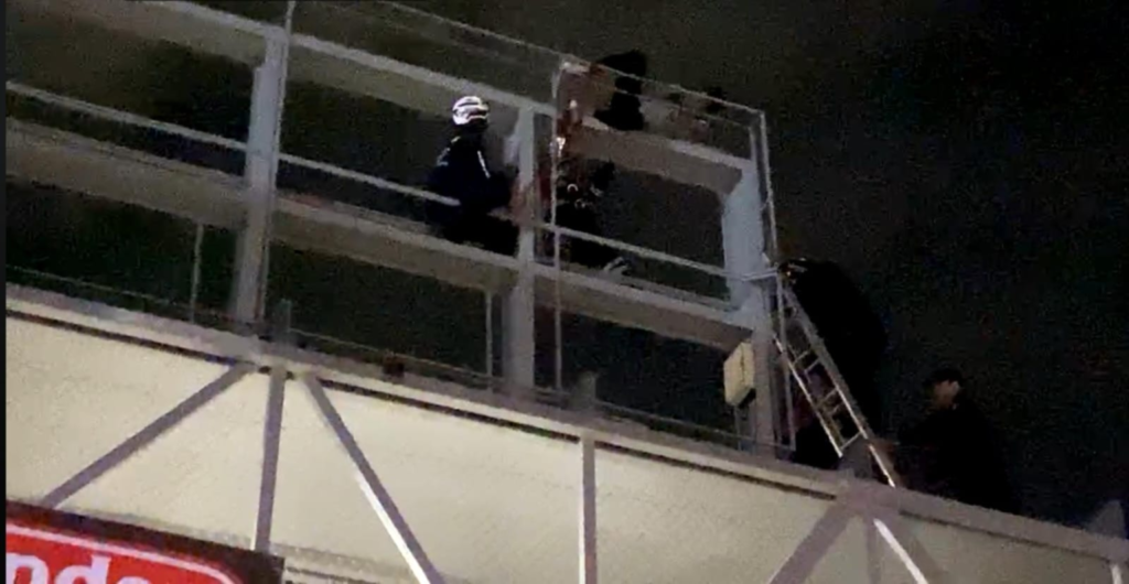 Policías y bomberos evitan suicidio de un joven en Héroe de Nacozari