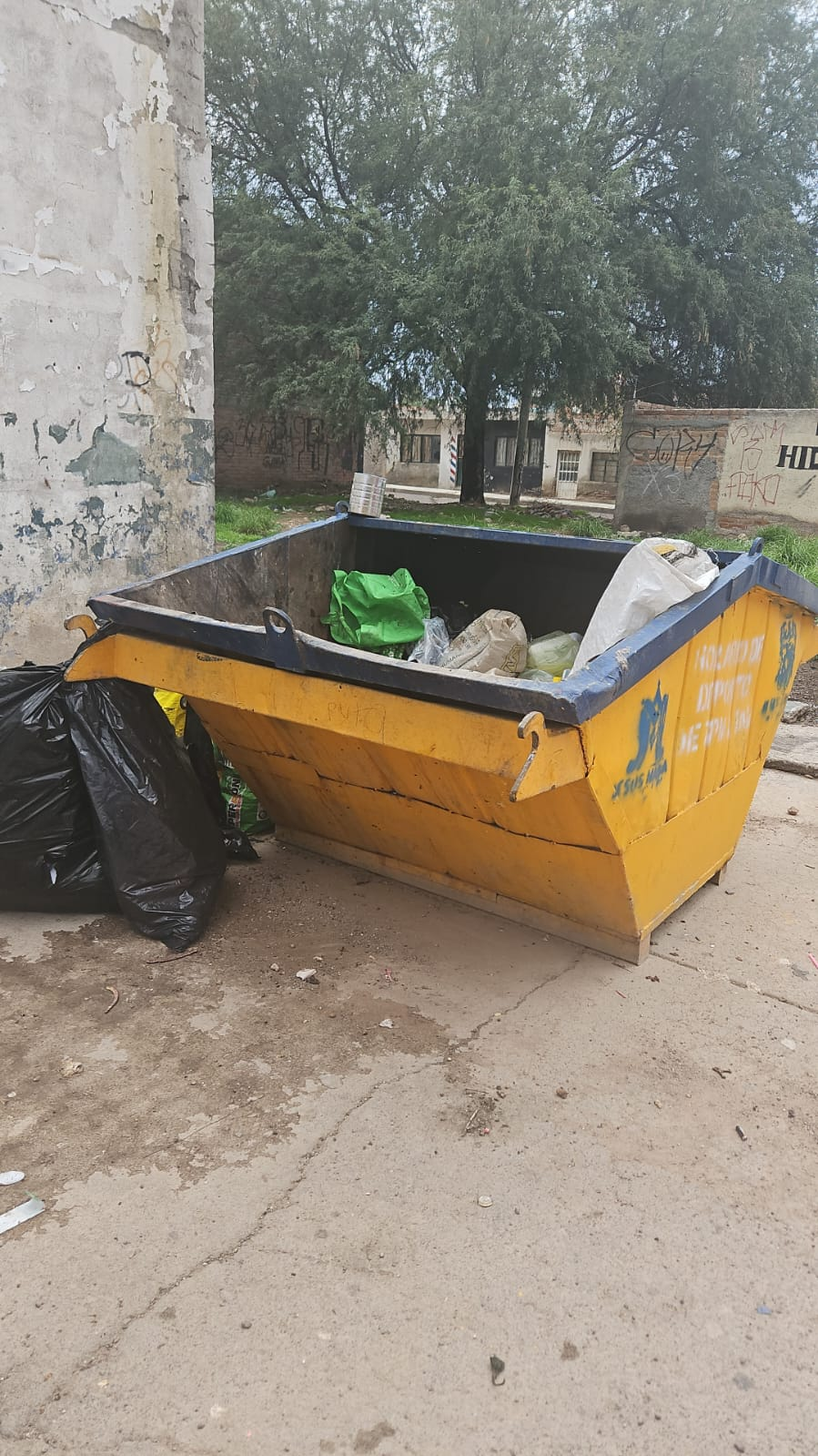 Encuentran bebé prematuro en un contenedor de basura de Jesús María