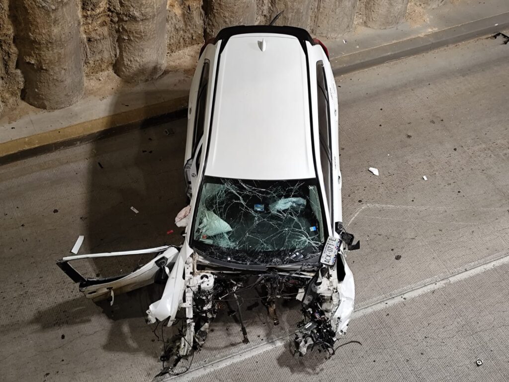 Un muerto y un lesionado dejó enésimo accidente vial en el puente vehicular de Curtidores (videos)