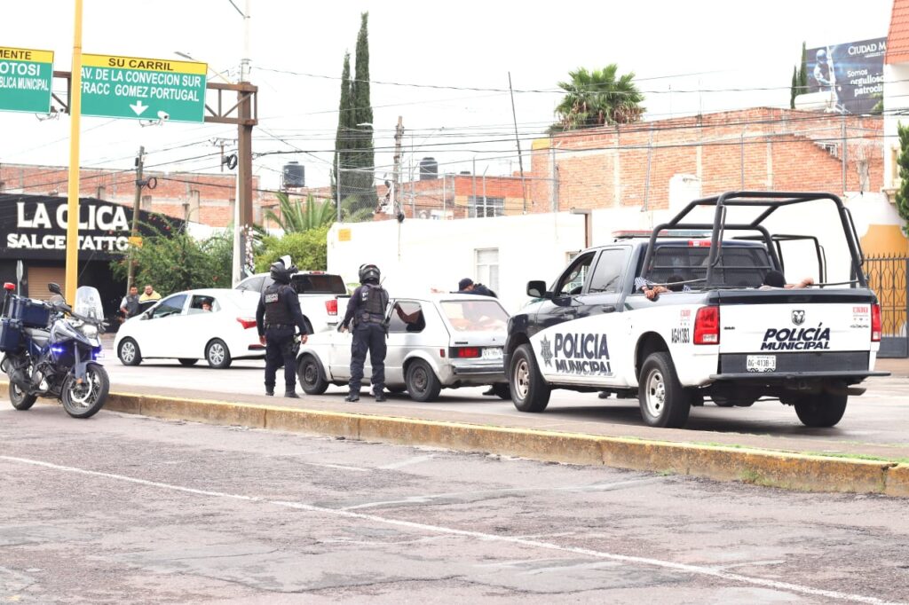 Capturaron a tres delincuentes que asaltaron una tienda “3B” en el Barrio de San Marcos