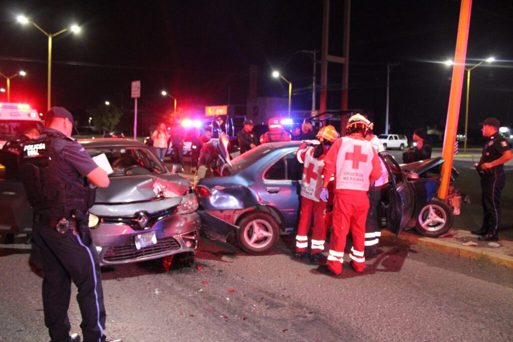 Carambola entre tres autos en Casa Blanca dejó un lesionado y daños materiales cuantiosos