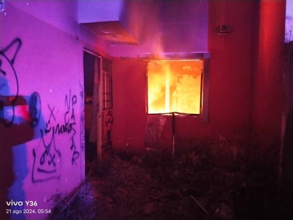 Se suscitó un incendio en casa habitación en Vergel del Valle en Pabellón de Arteaga