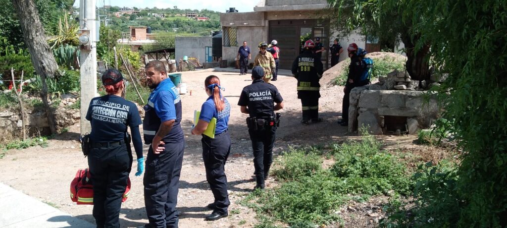 Hombre que podaba un árbol murió electrocutado en Calvillito al tocar unos cables de la CFE