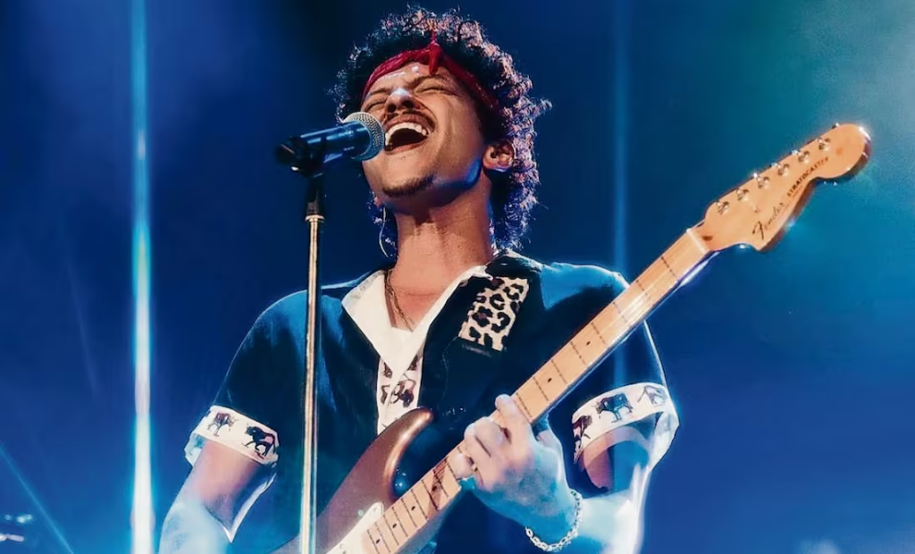 “Te quiero mucho”, grita Bruno Mars a sus fans