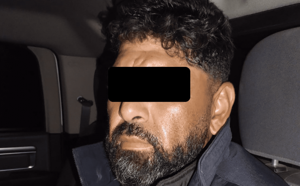 Detienen a sujeto que portaba armas de fuego y mariguana